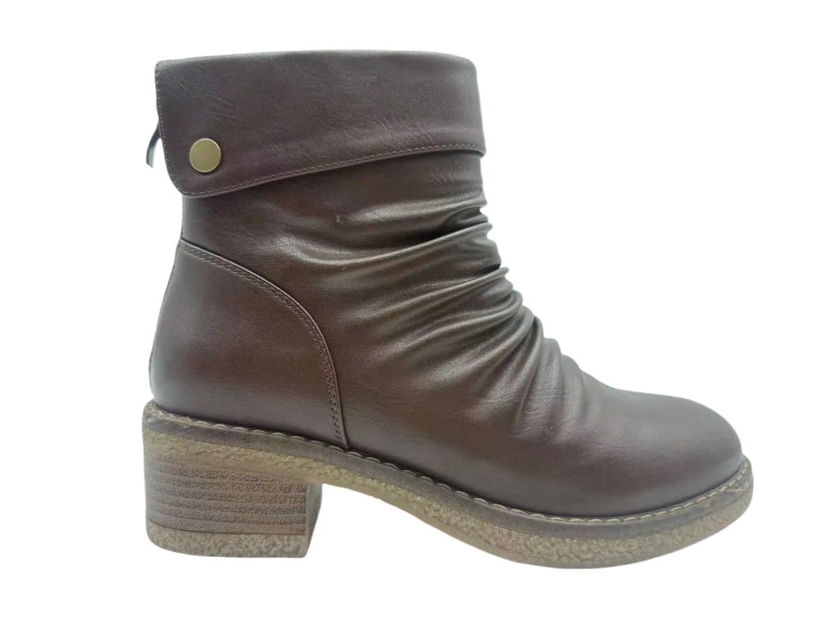 Ladies boots 011 by SHI JI FOOTWEAR, style B011