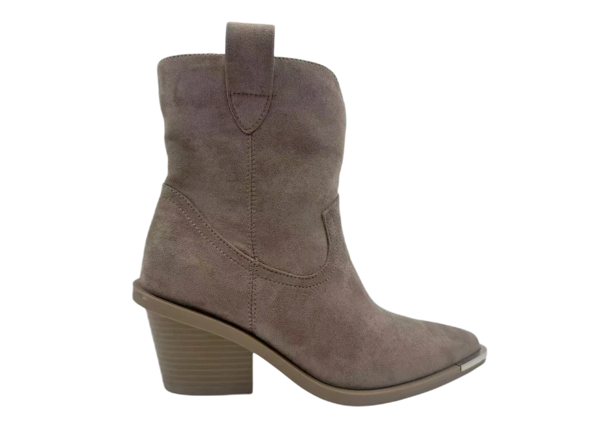 Ladies boots 028 by SHI JI FOOTWEAR, style B028