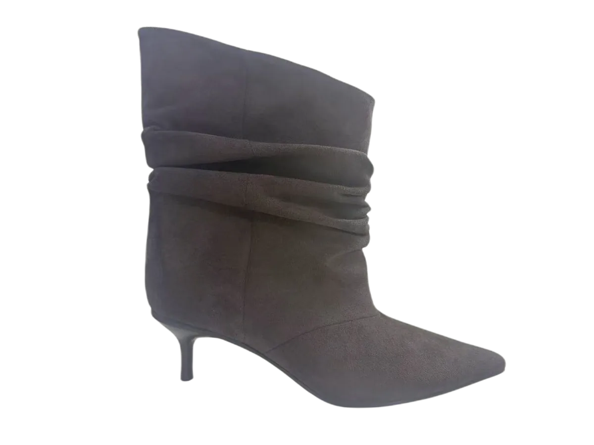 Ladies boots 067 by SHI JI FOOTWEAR, style B067