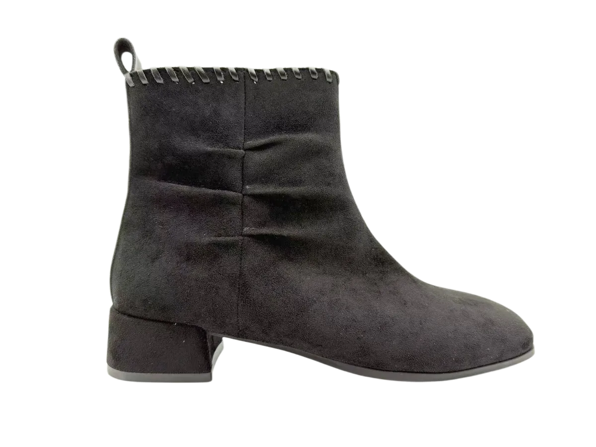 Ladies boots 073 by SHI JI FOOTWEAR, style B073