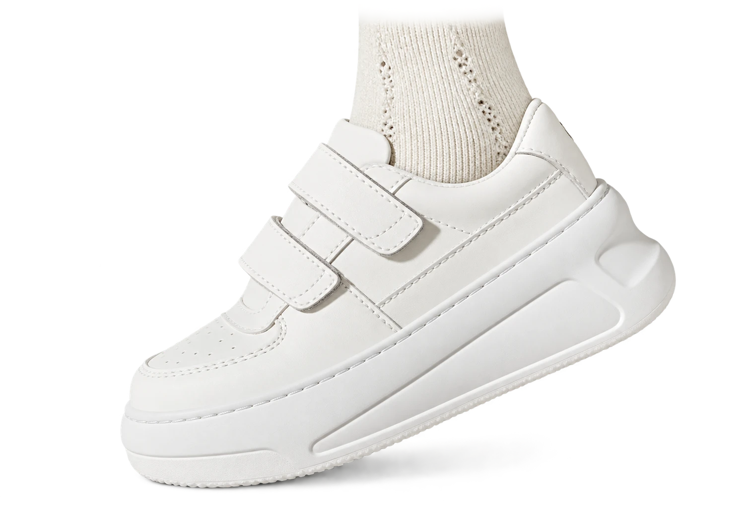Style SS8205 women's sneaker by SHI JI FOOTWEAR, style SS8205